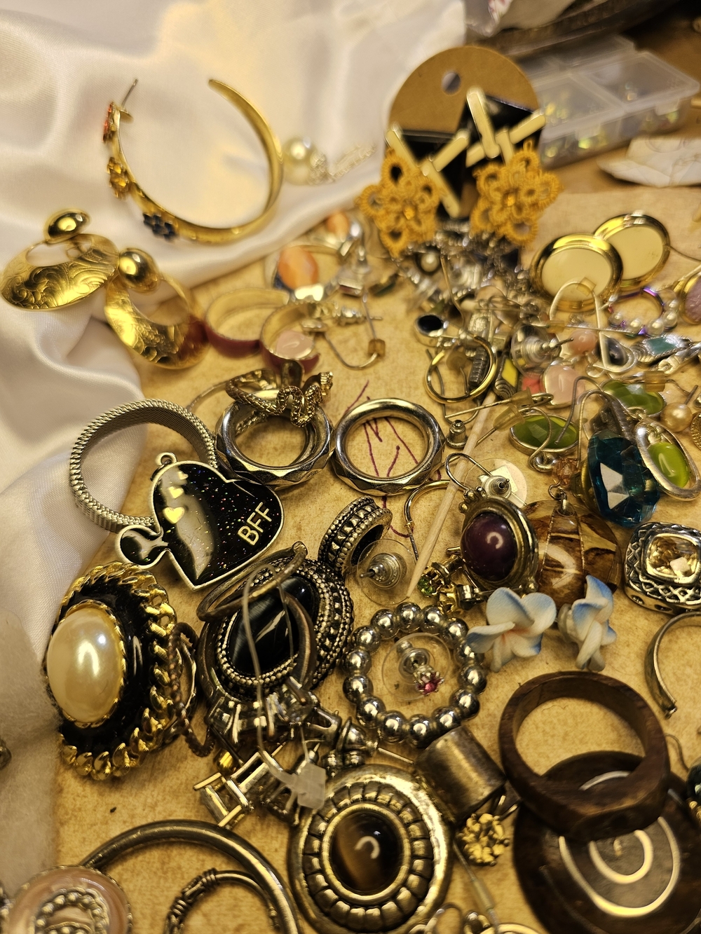Vintage Sellers Crafters Bundle Jewelry Earrings Necklaces Rando - Picture 12 of 17
